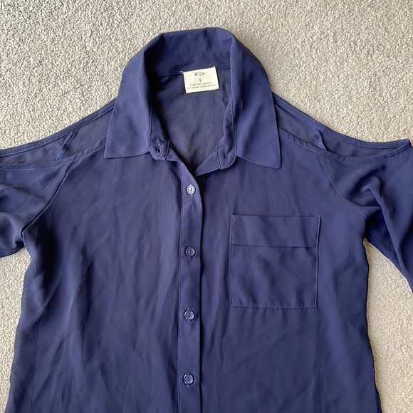 Pins & Needles Navy Blue Cold Shoulder Button Up Shirt Urban Outfitters - Picture 2 of 3